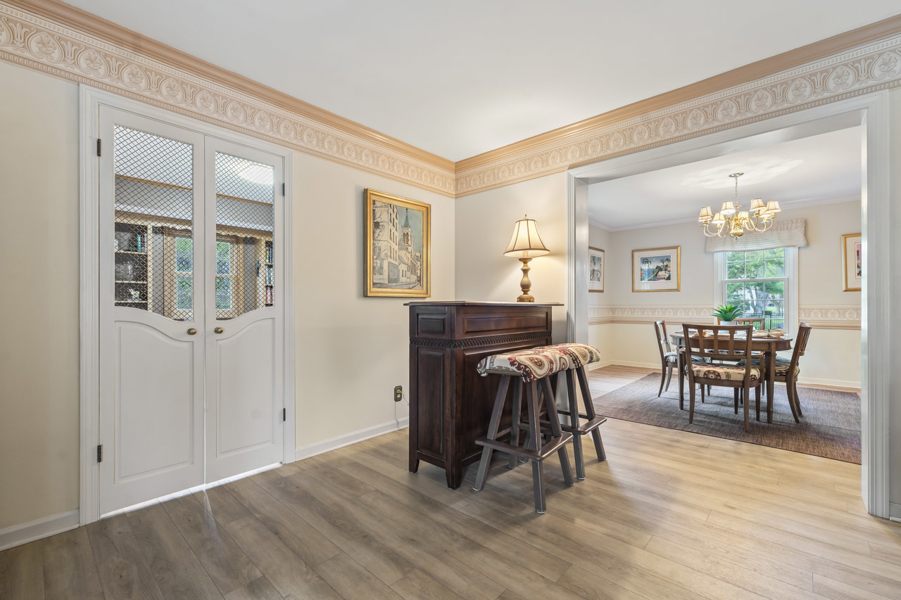 2245 Tanglewood Drive, Aurora, IL 60506