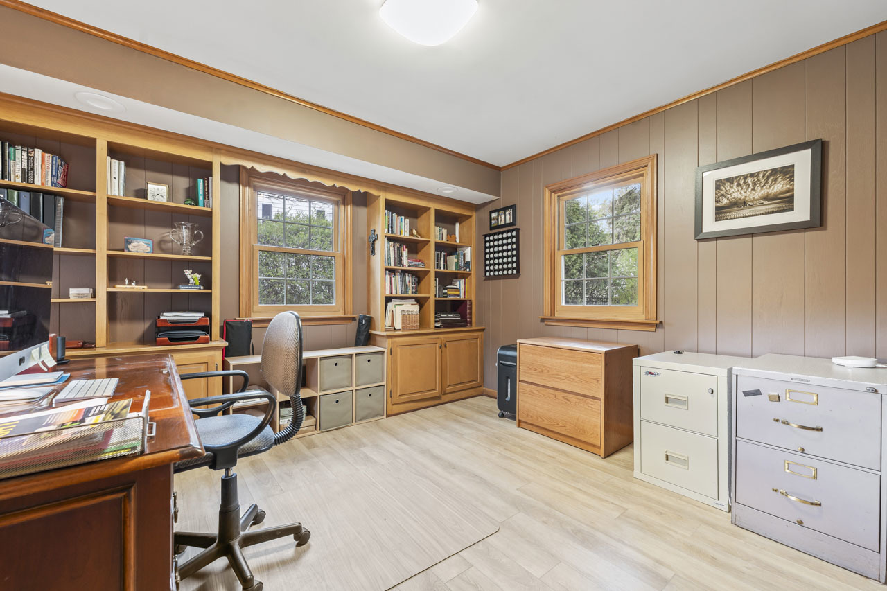 2245 Tanglewood Drive, Aurora, IL 60506