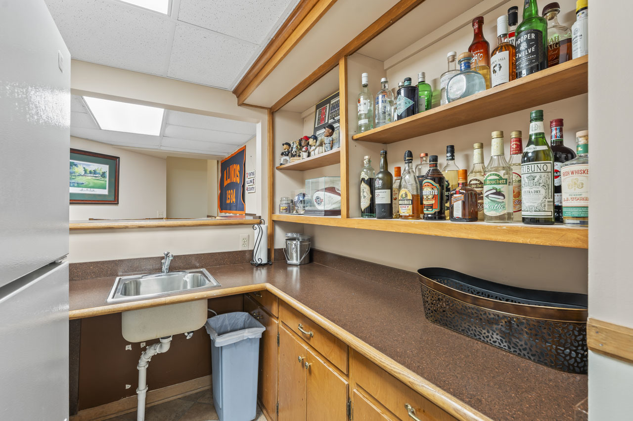 2245 Tanglewood Drive, Aurora, IL 60506