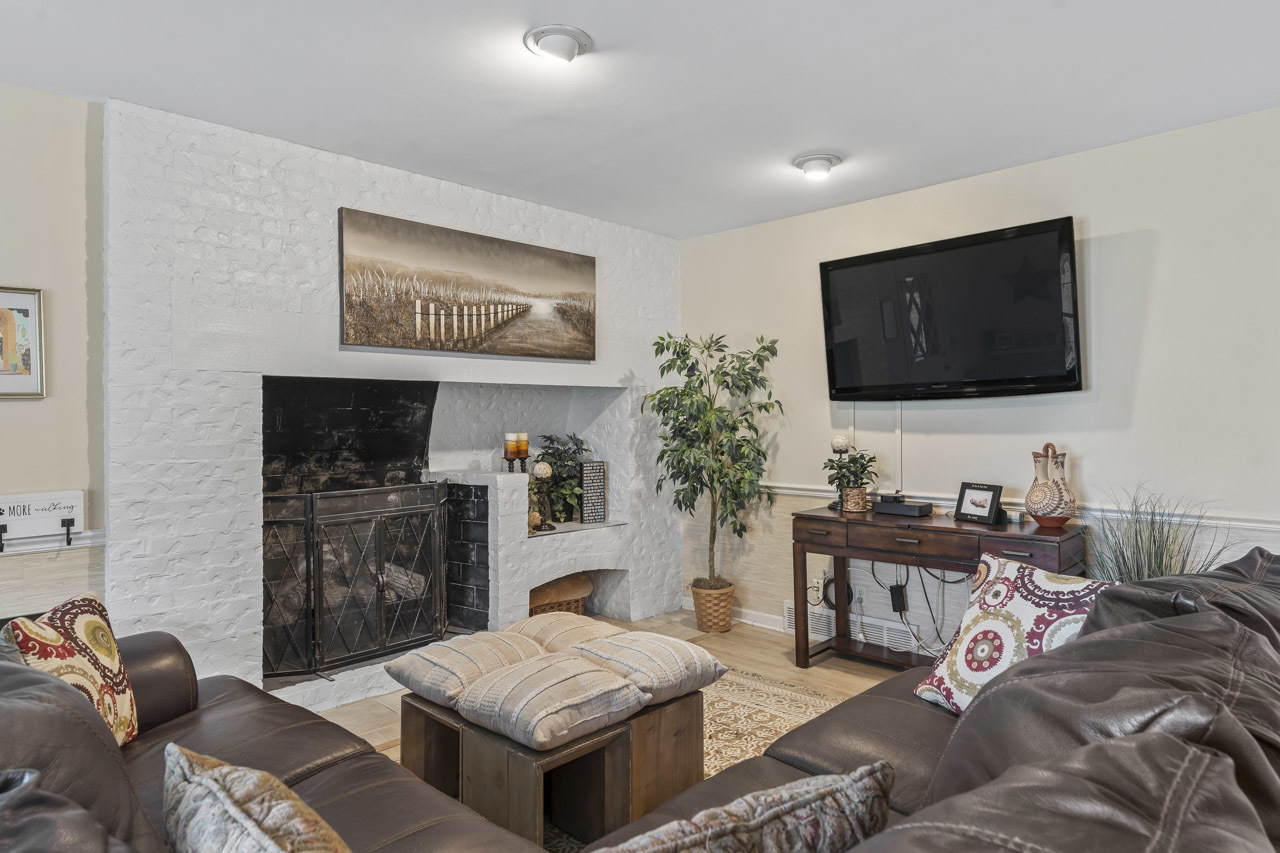 2245 Tanglewood Drive, Aurora, IL 60506