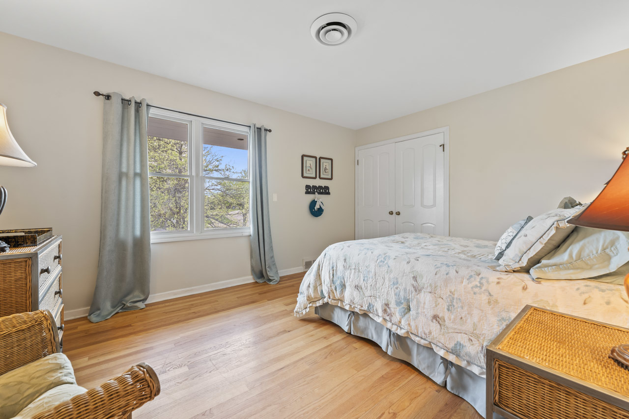 2245 Tanglewood Drive, Aurora, IL 60506