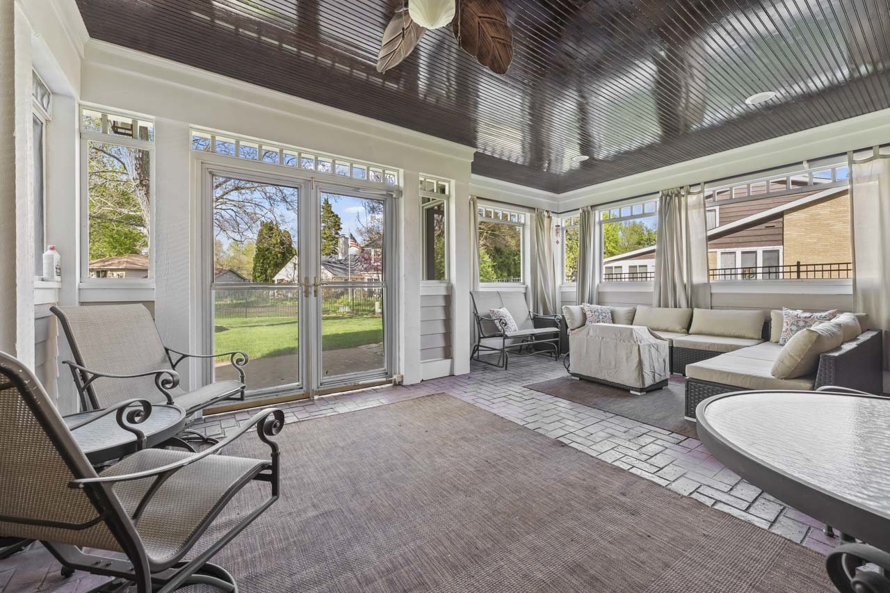 2245 Tanglewood Drive, Aurora, IL 60506