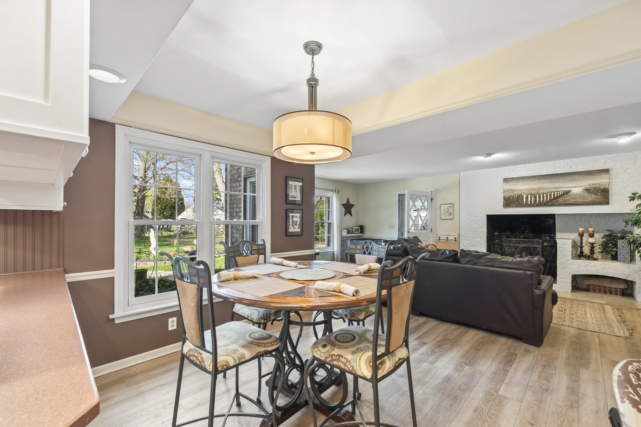 2245 Tanglewood Drive, Aurora, IL 60506