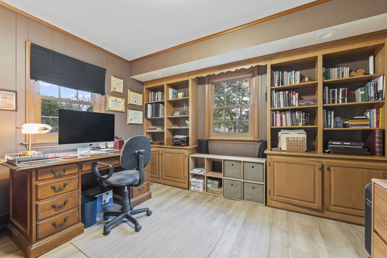 2245 Tanglewood Drive, Aurora, IL 60506