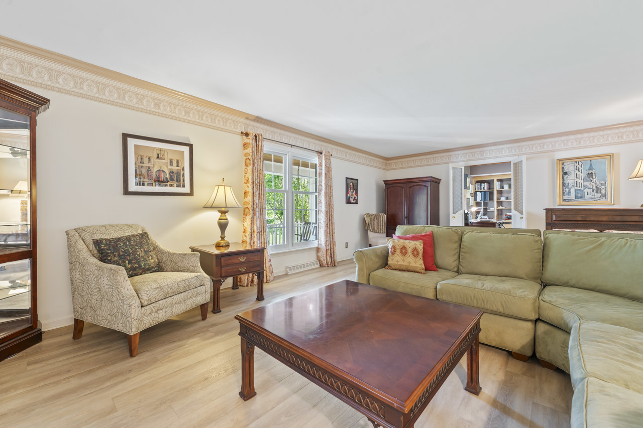 2245 Tanglewood Drive, Aurora, IL 60506