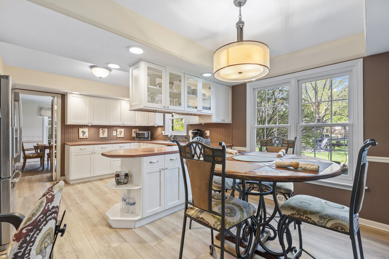 2245 Tanglewood Drive, Aurora, IL 60506