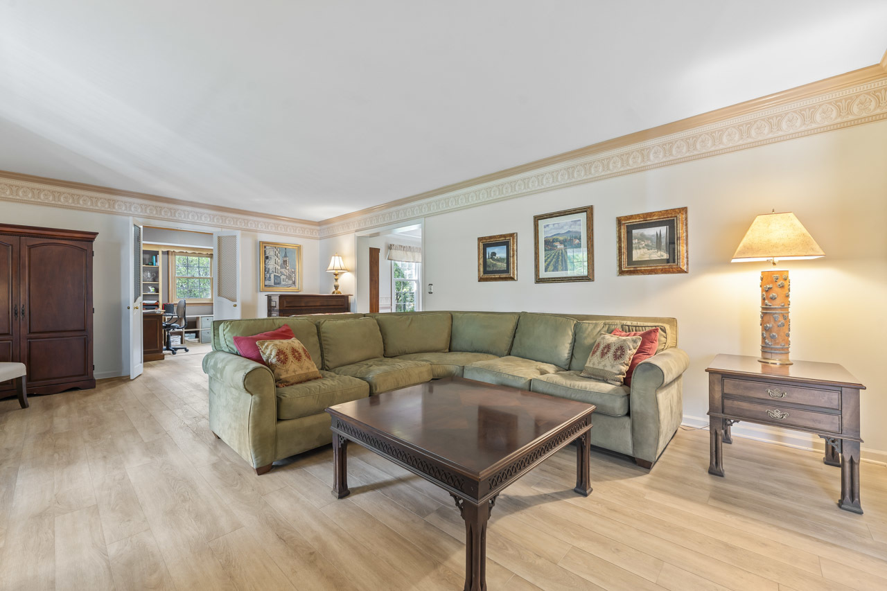 2245 Tanglewood Drive, Aurora, IL 60506