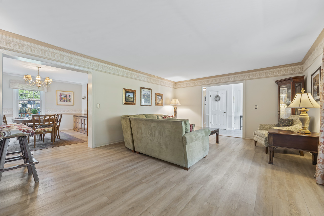 2245 Tanglewood Drive, Aurora, IL 60506