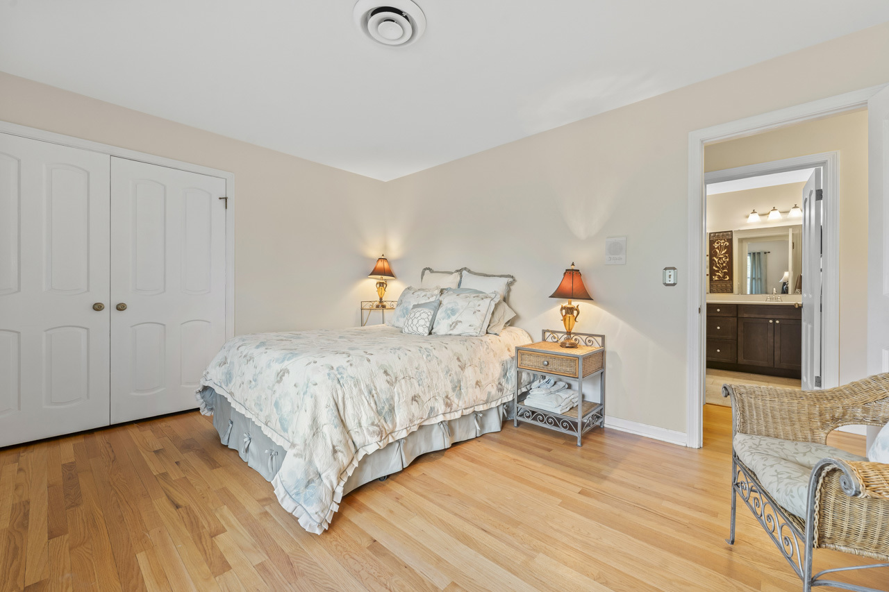 2245 Tanglewood Drive, Aurora, IL 60506