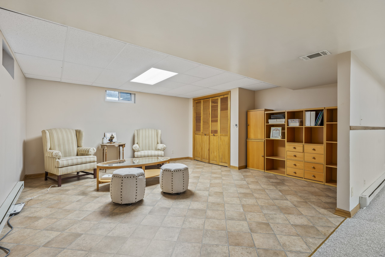 2245 Tanglewood Drive, Aurora, IL 60506