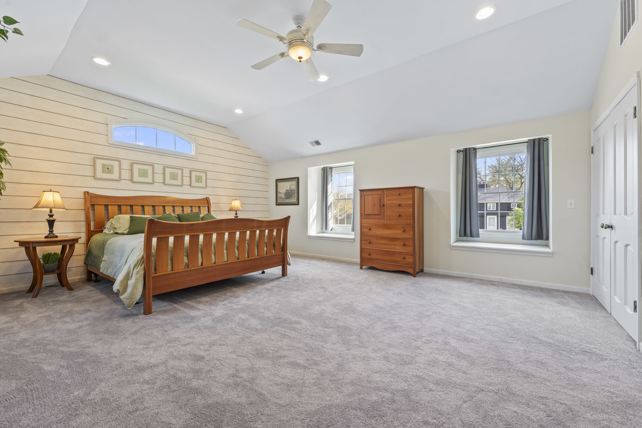 2245 Tanglewood Drive, Aurora, IL 60506