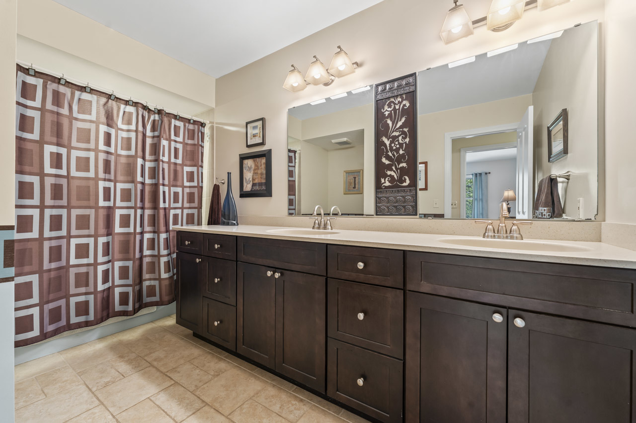 2245 Tanglewood Drive, Aurora, IL 60506