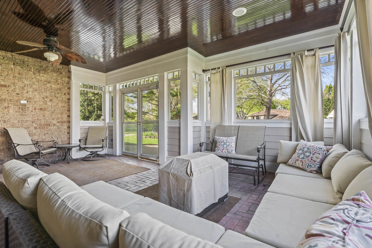 2245 Tanglewood Drive, Aurora, IL 60506