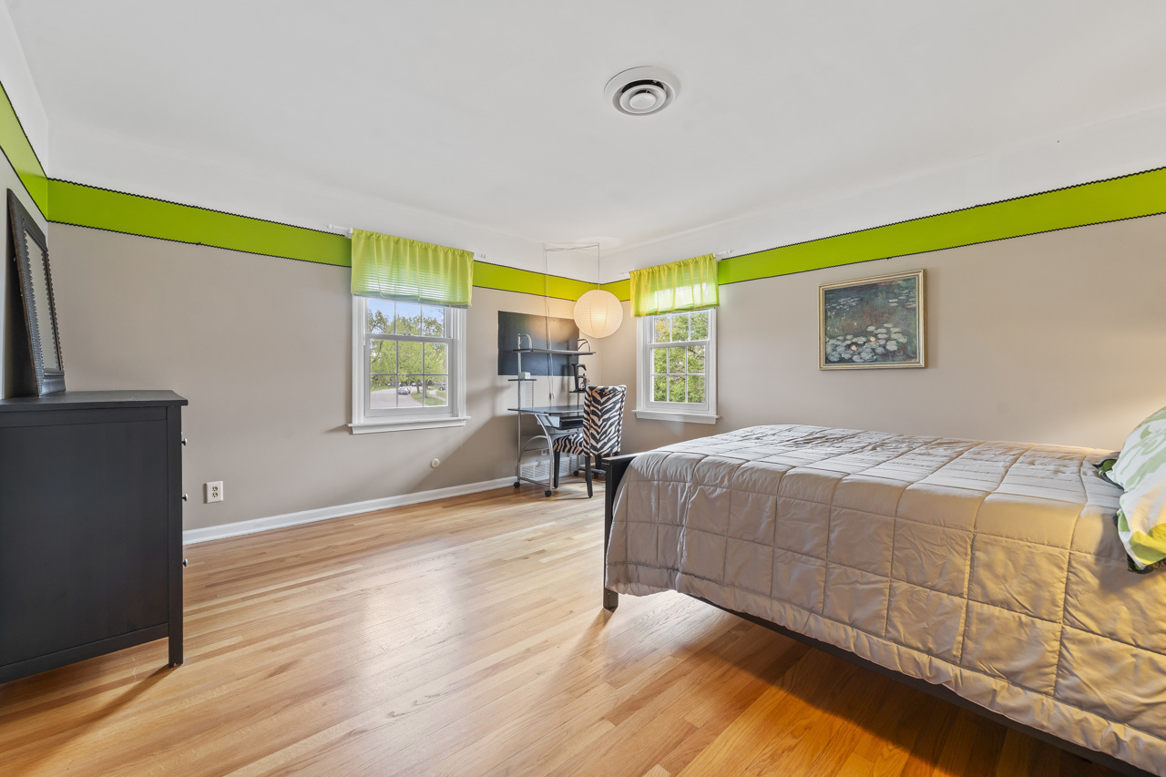 2245 Tanglewood Drive, Aurora, IL 60506