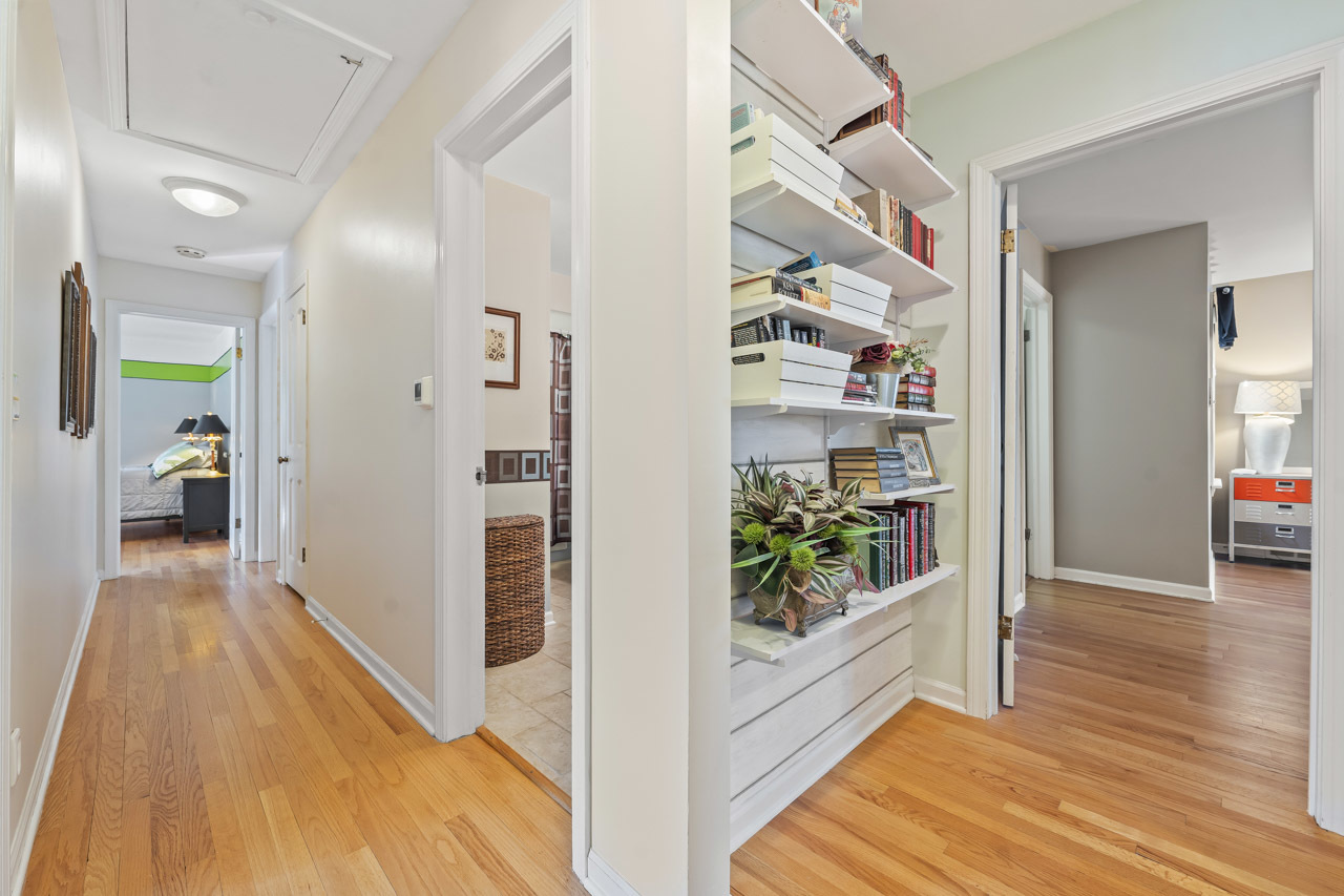 2245 Tanglewood Drive, Aurora, IL 60506