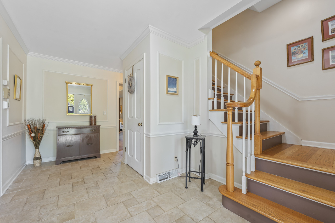 2245 Tanglewood Drive, Aurora, IL 60506