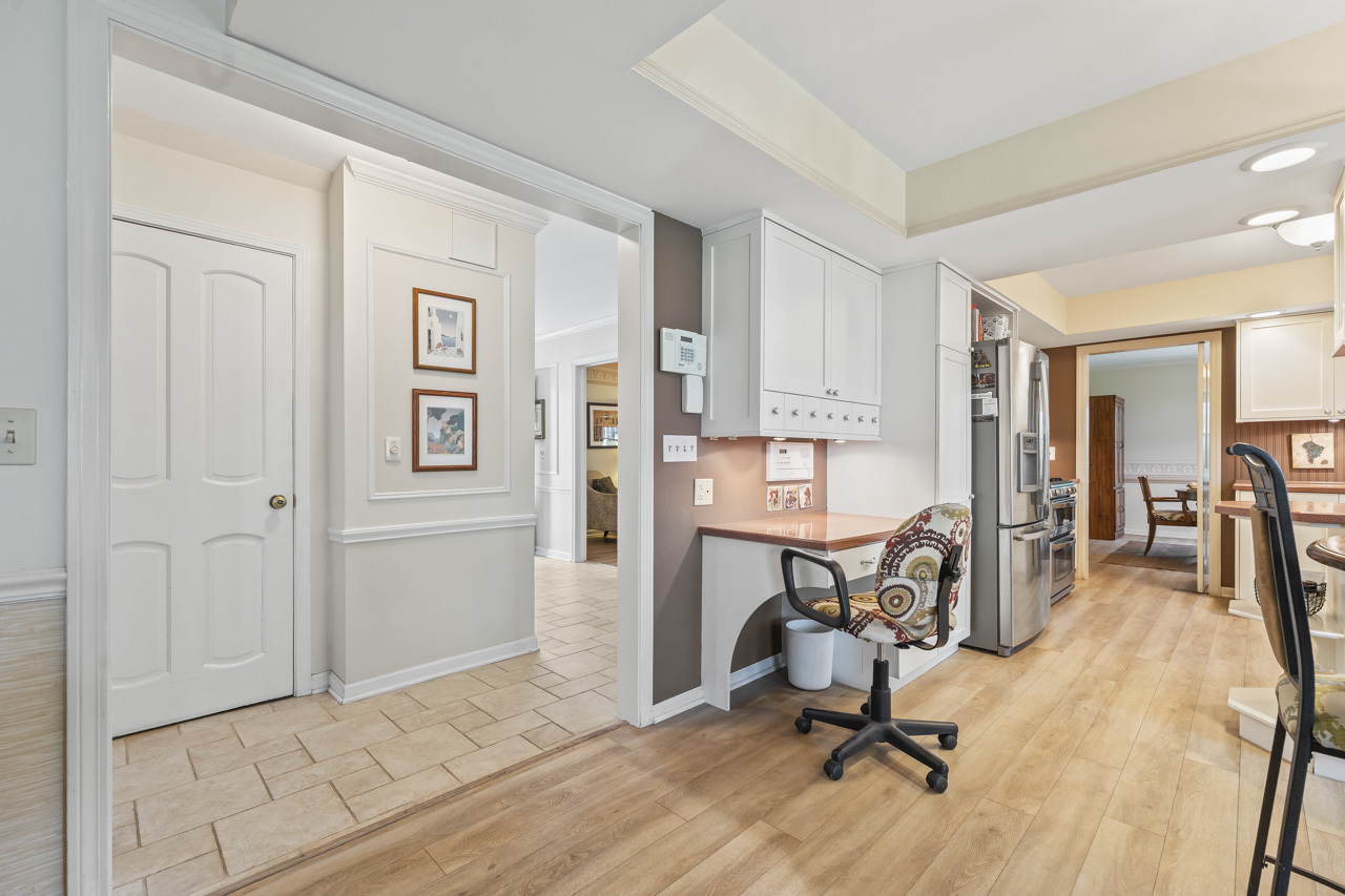 2245 Tanglewood Drive, Aurora, IL 60506