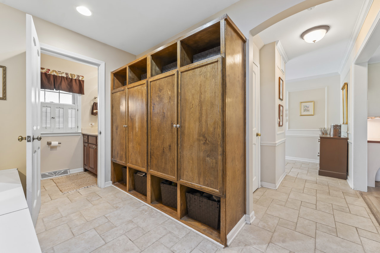 2245 Tanglewood Drive, Aurora, IL 60506