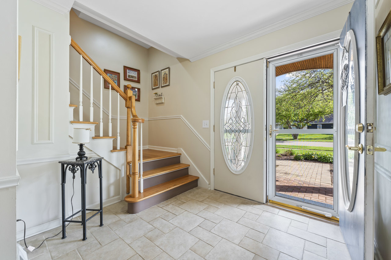 2245 Tanglewood Drive, Aurora, IL 60506