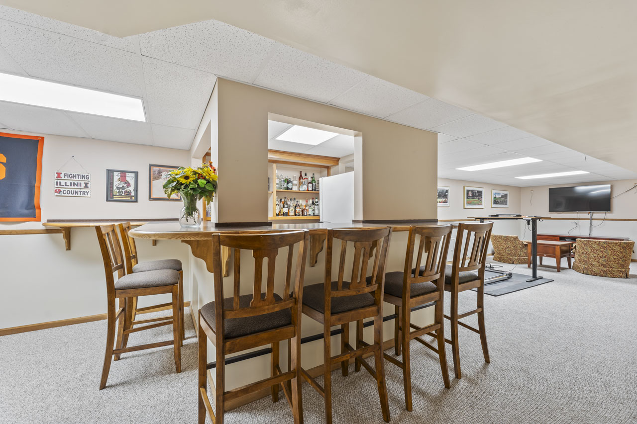 2245 Tanglewood Drive, Aurora, IL 60506