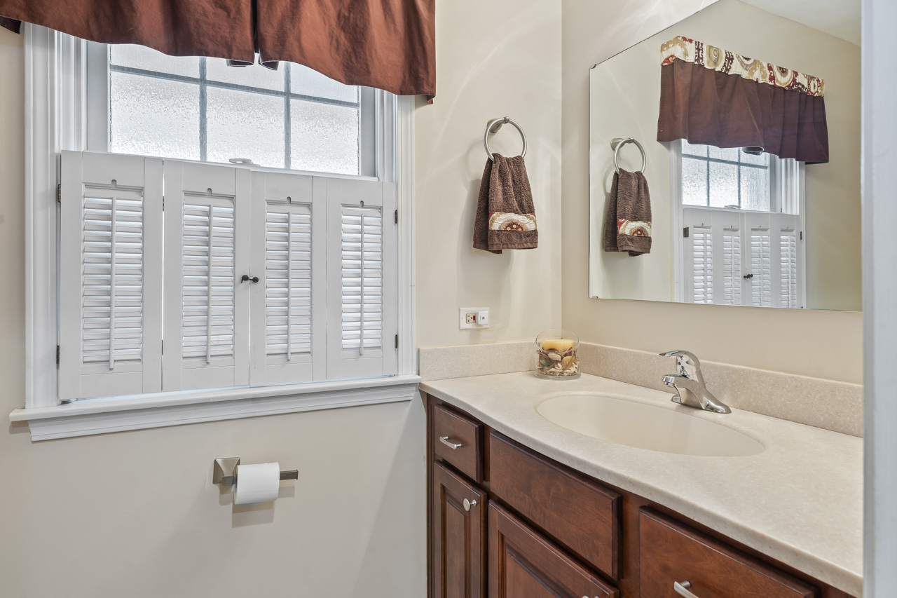 2245 Tanglewood Drive, Aurora, IL 60506