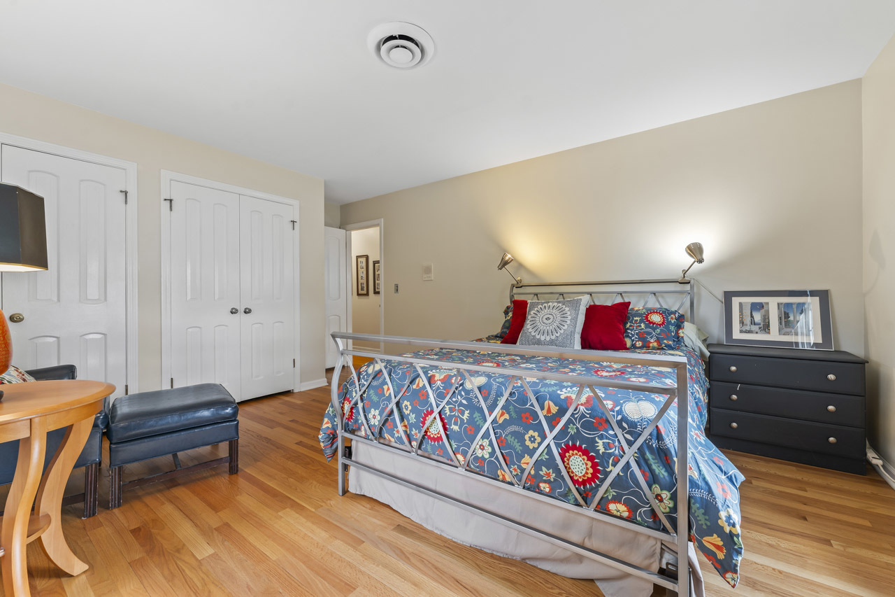 2245 Tanglewood Drive, Aurora, IL 60506