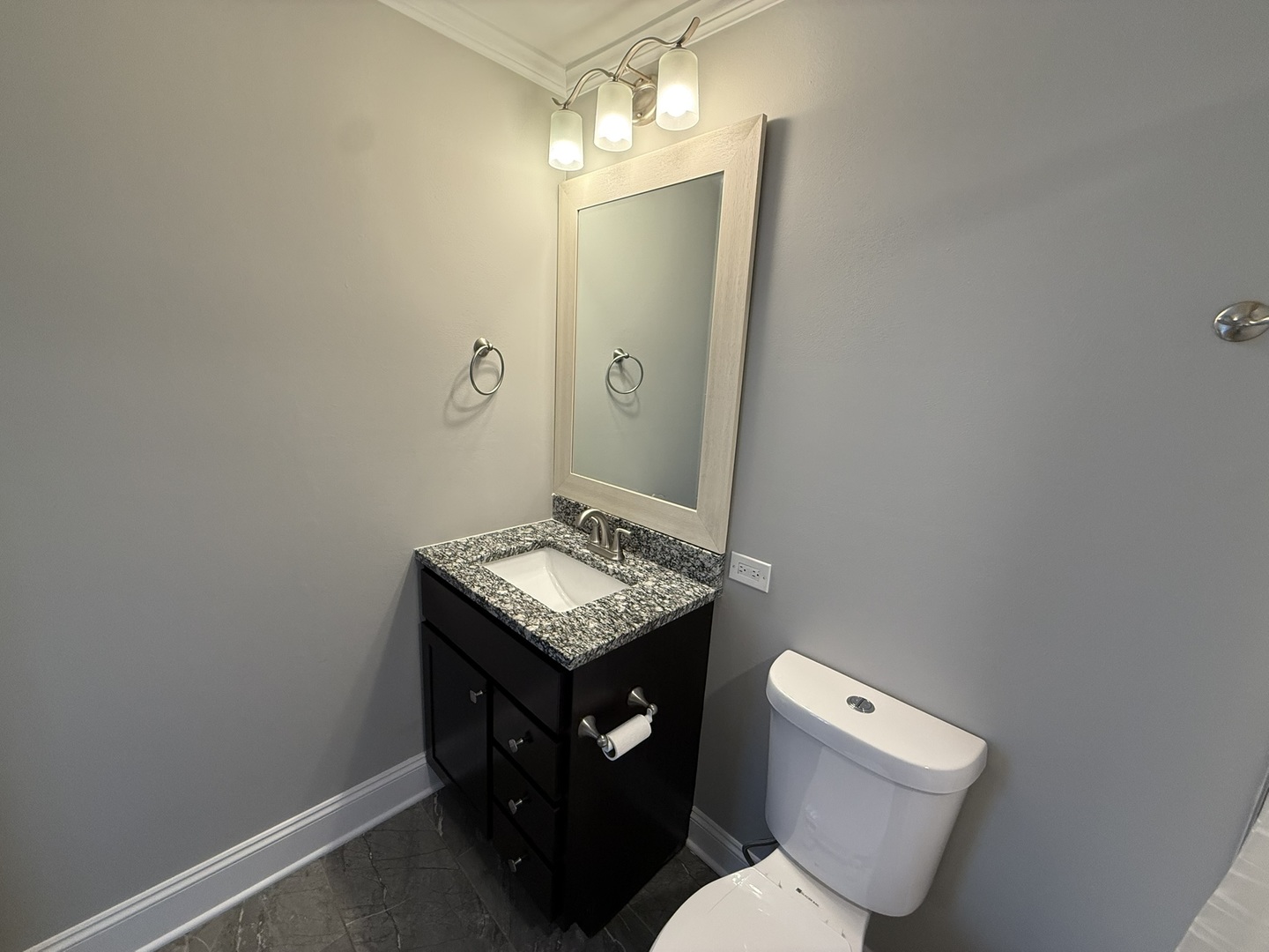 420 74th Street #204, Downers Grove, IL 60516