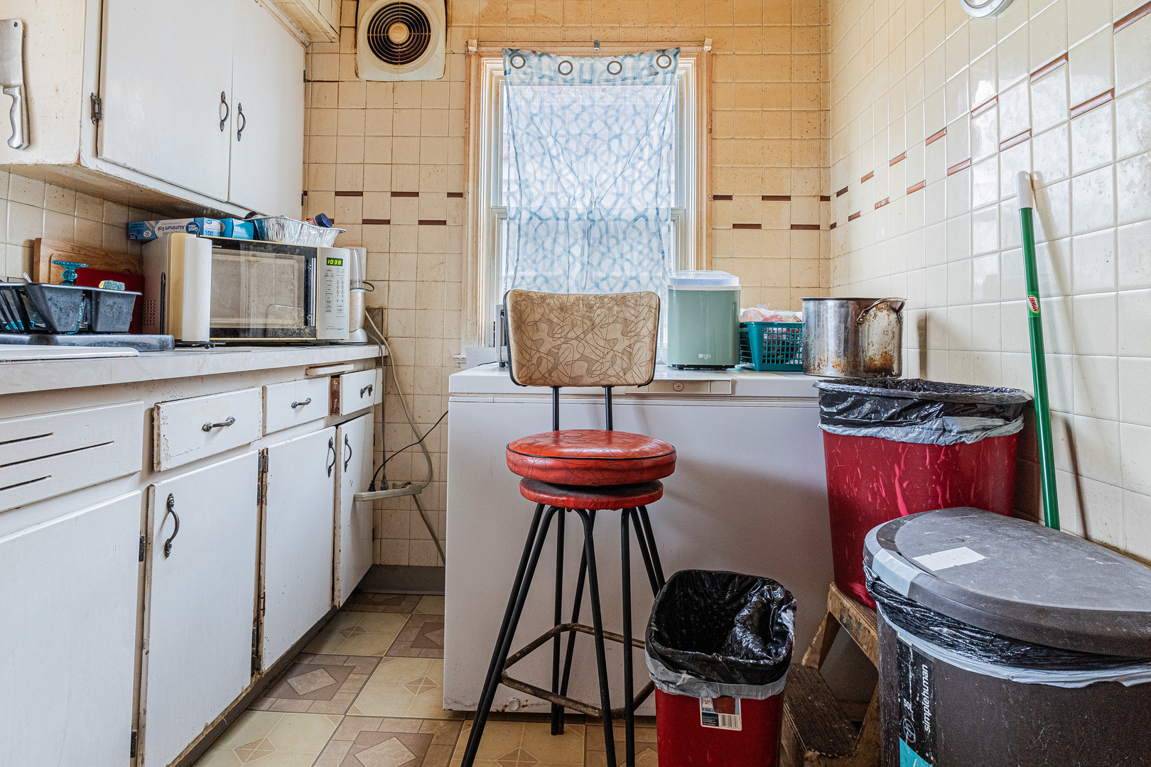 8026 S Fairfield Avenue, Chicago, IL 60652