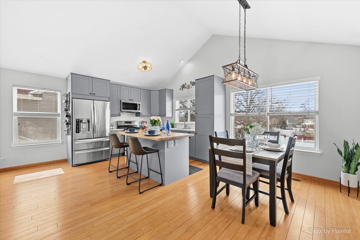 466 VALLEY FORGE Avenue, South Elgin, IL 60177