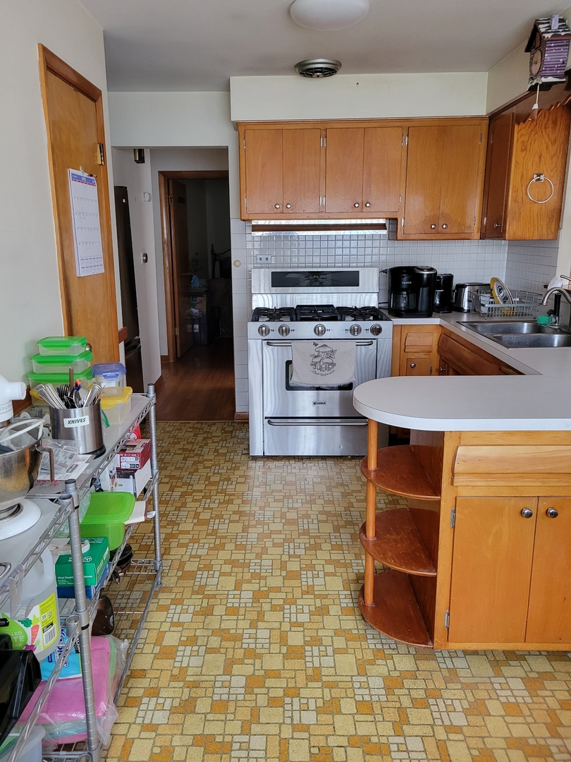 5316 N Rutherford Avenue, Chicago, IL 60656