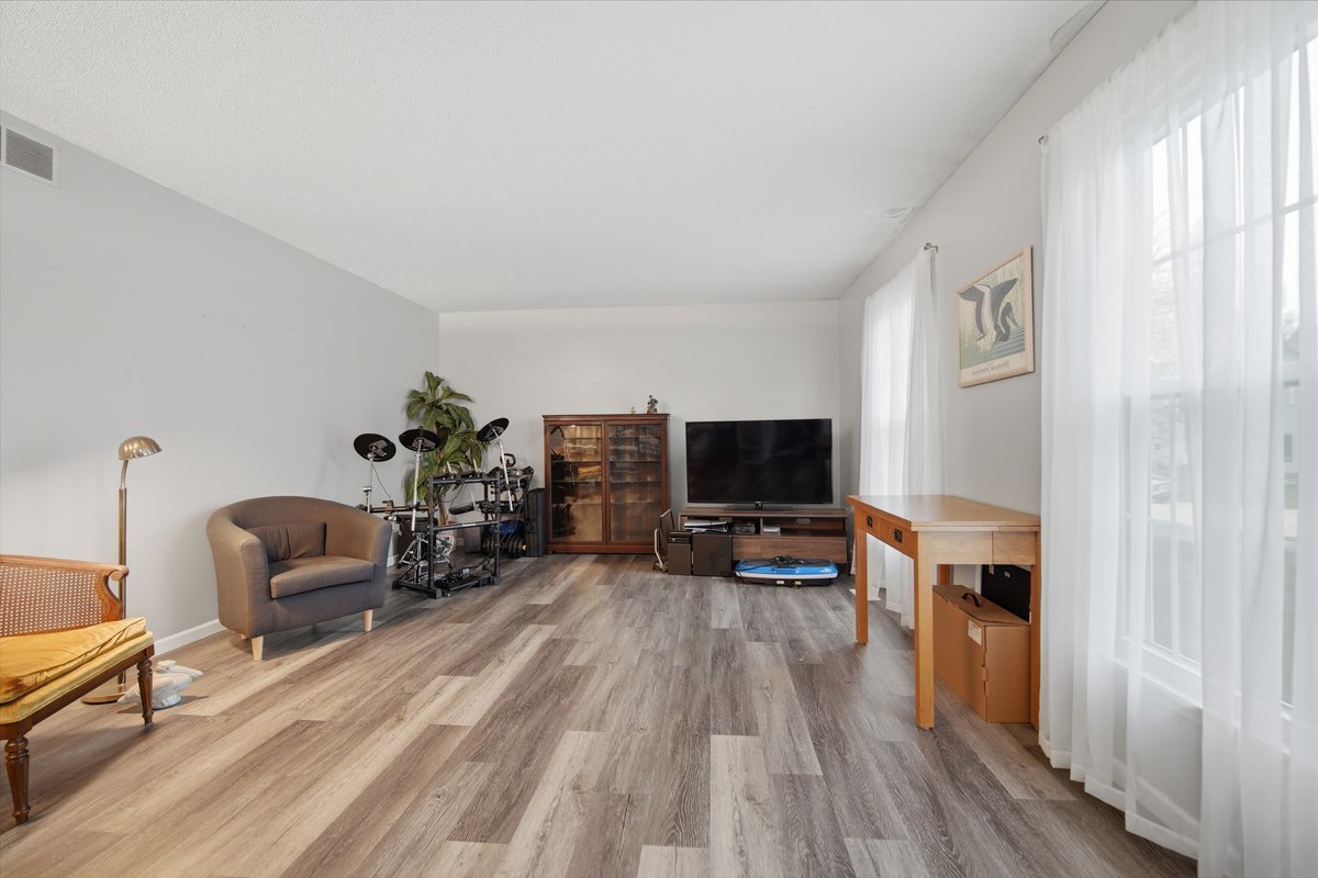 24 Bay Pointe Drive, Bloomington, IL 61704