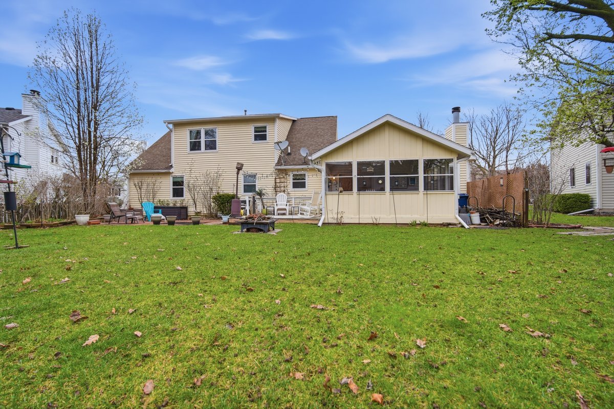 24 Bay Pointe Drive, Bloomington, IL 61704