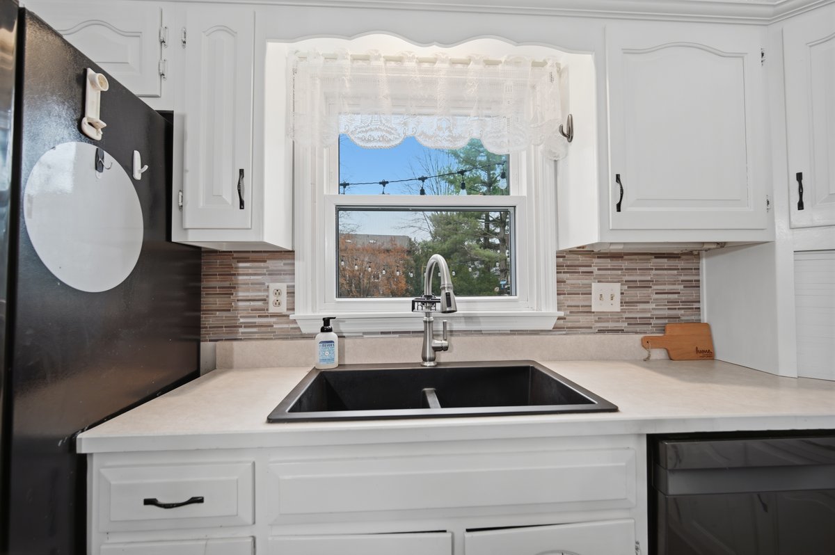 24 Bay Pointe Drive, Bloomington, IL 61704