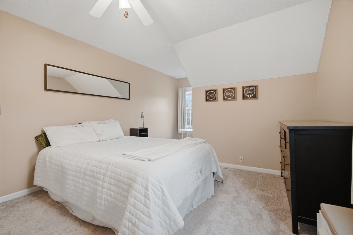 24 Bay Pointe Drive, Bloomington, IL 61704