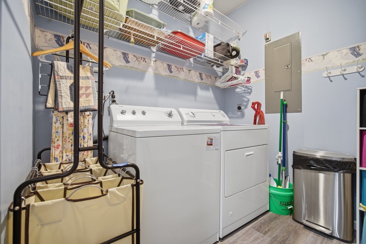 24 Bay Pointe Drive, Bloomington, IL 61704