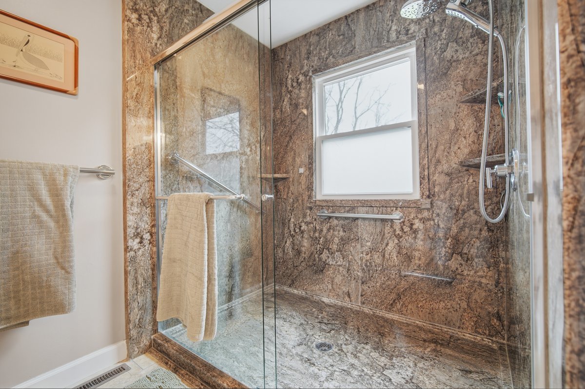 24 Bay Pointe Drive, Bloomington, IL 61704