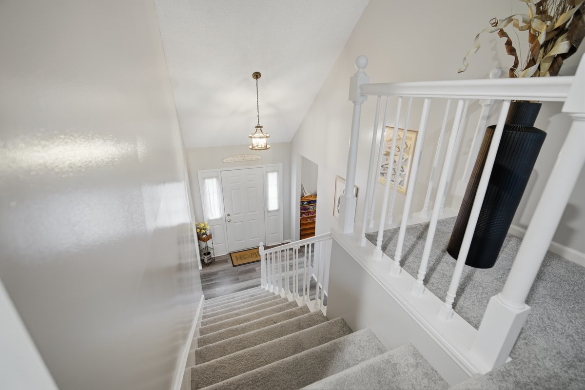 24 Bay Pointe Drive, Bloomington, IL 61704