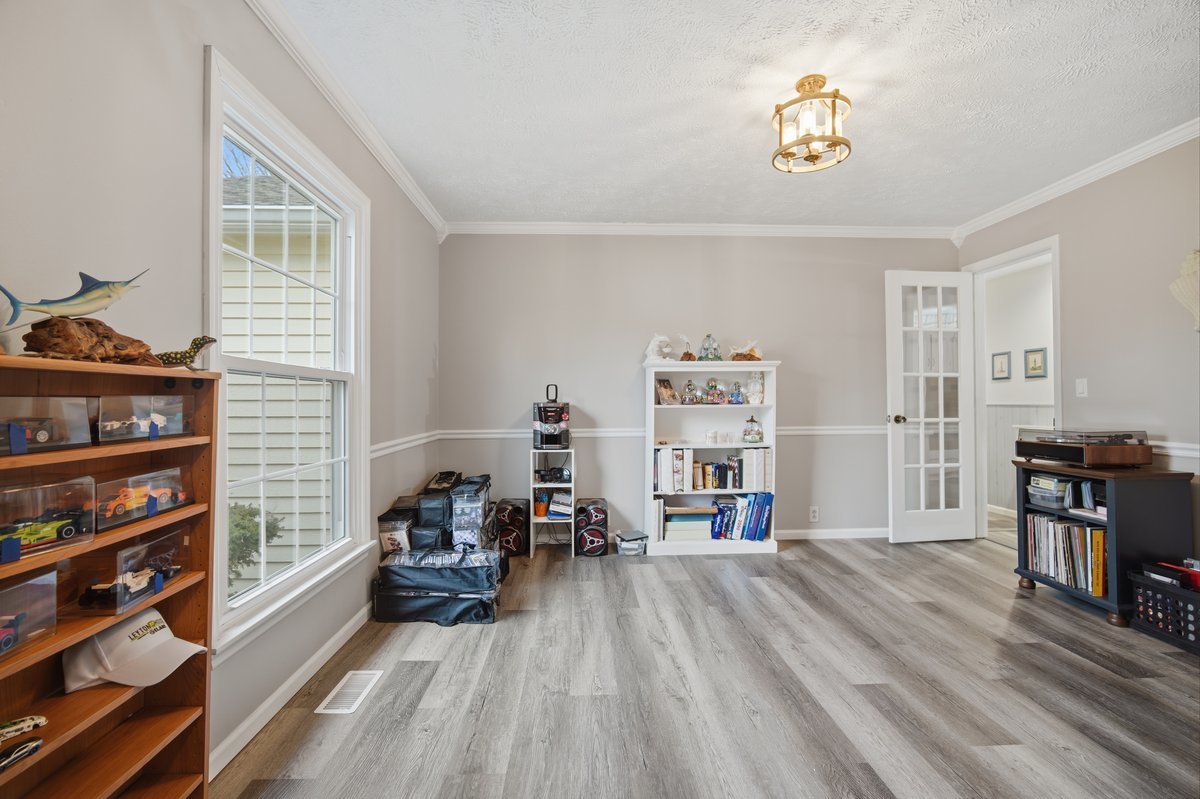 24 Bay Pointe Drive, Bloomington, IL 61704