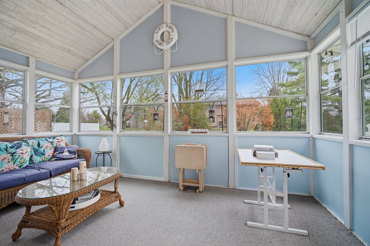 24 Bay Pointe Drive, Bloomington, IL 61704