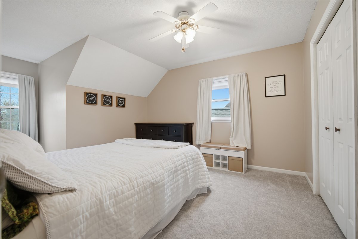 24 Bay Pointe Drive, Bloomington, IL 61704