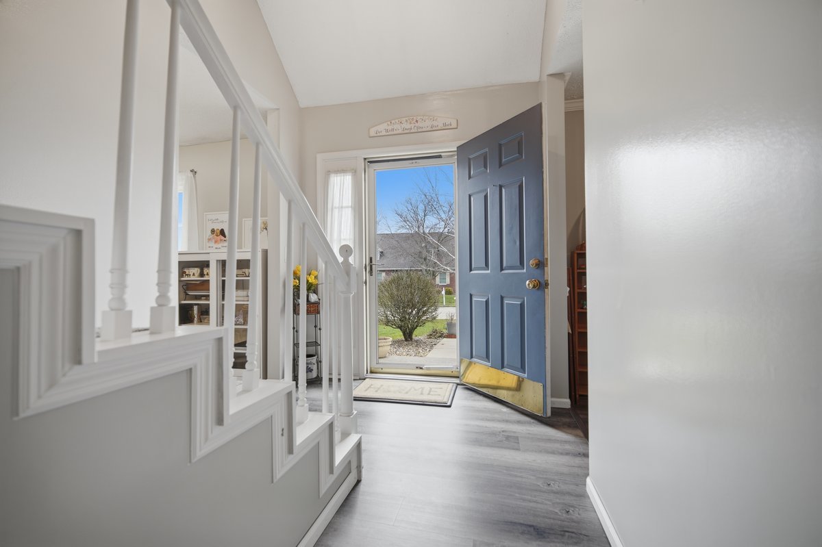 24 Bay Pointe Drive, Bloomington, IL 61704