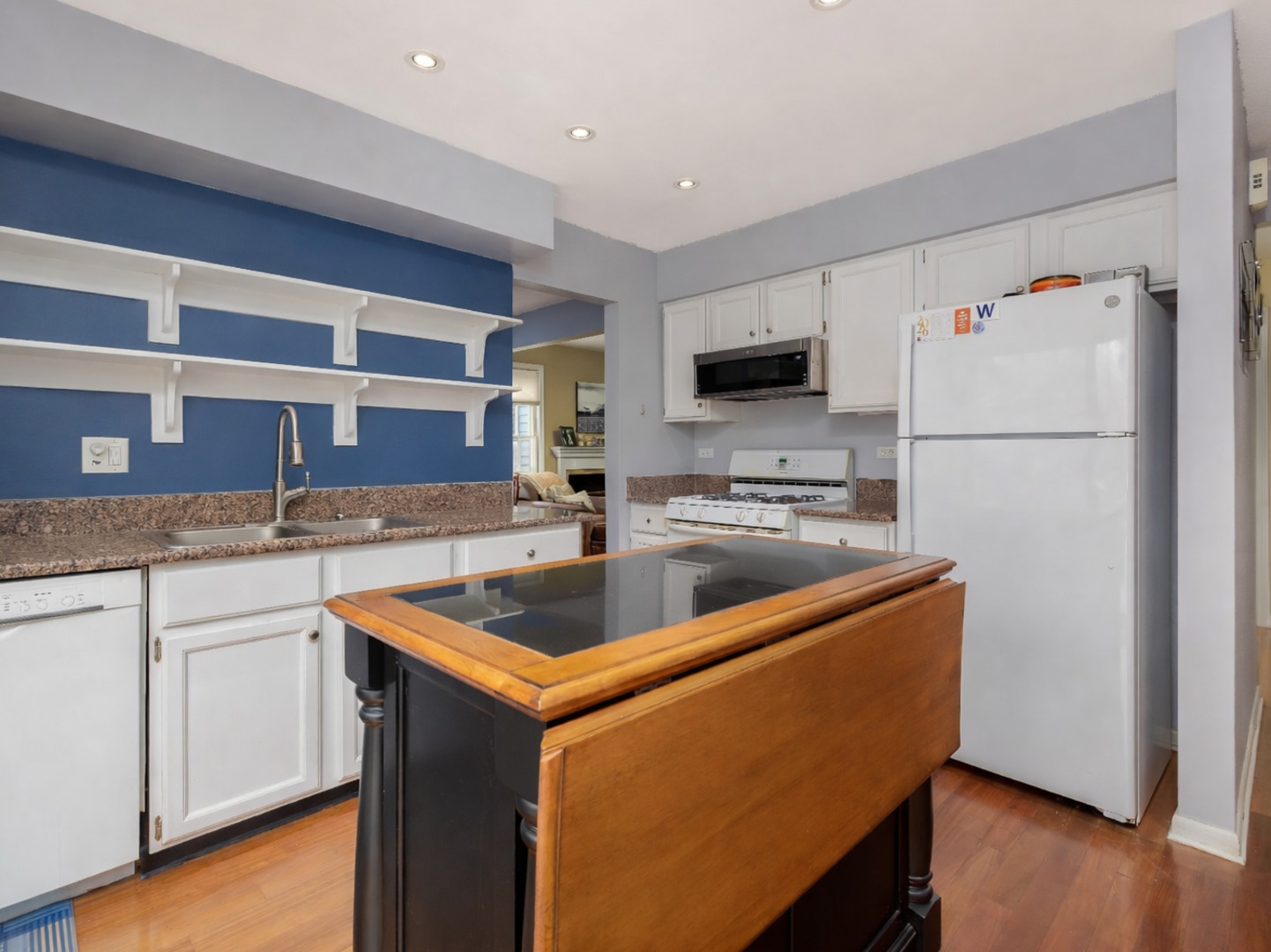 1000 Devonshire Avenue, Naperville, IL 60540