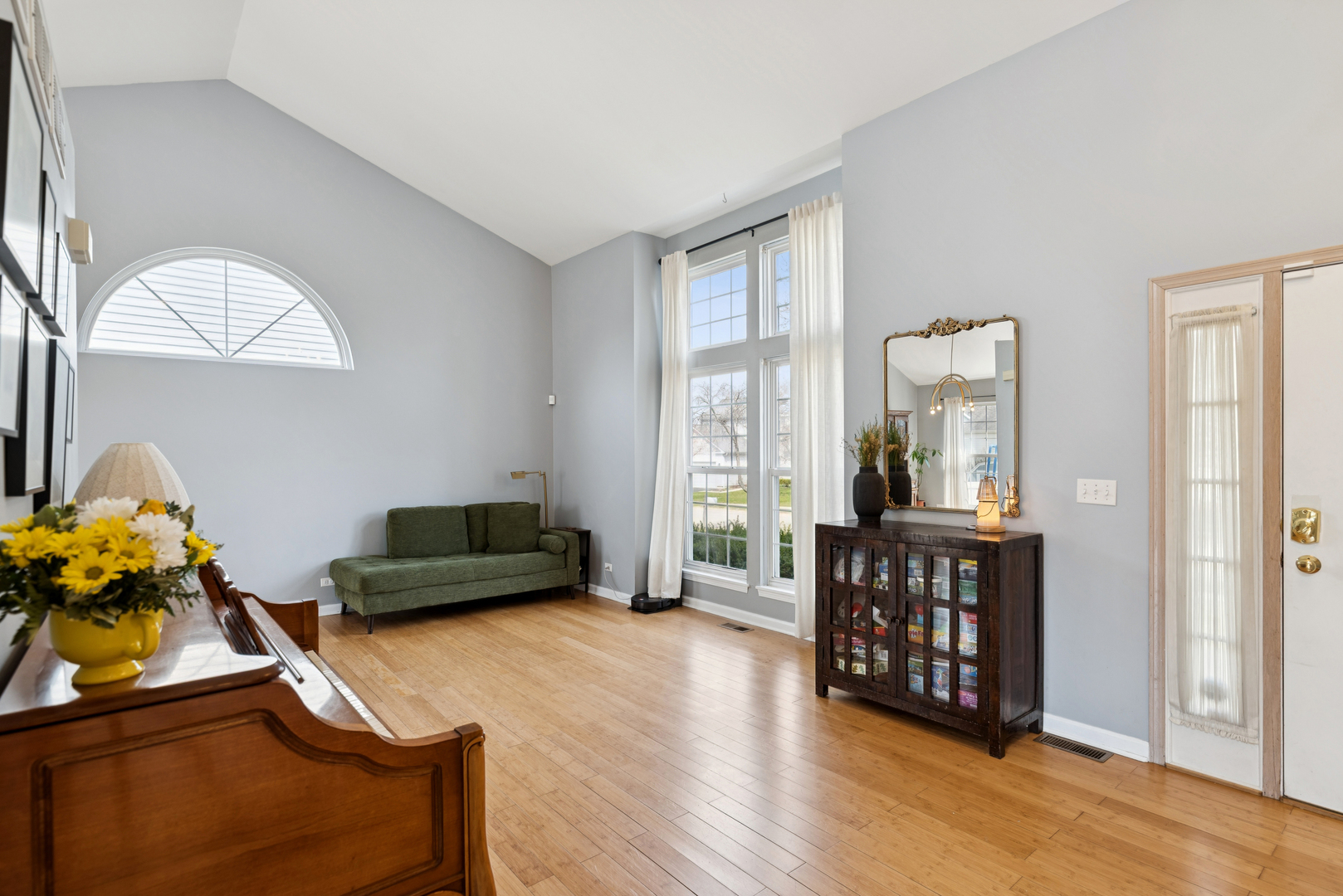 204 Buckingham Drive, Grayslake, IL 60030