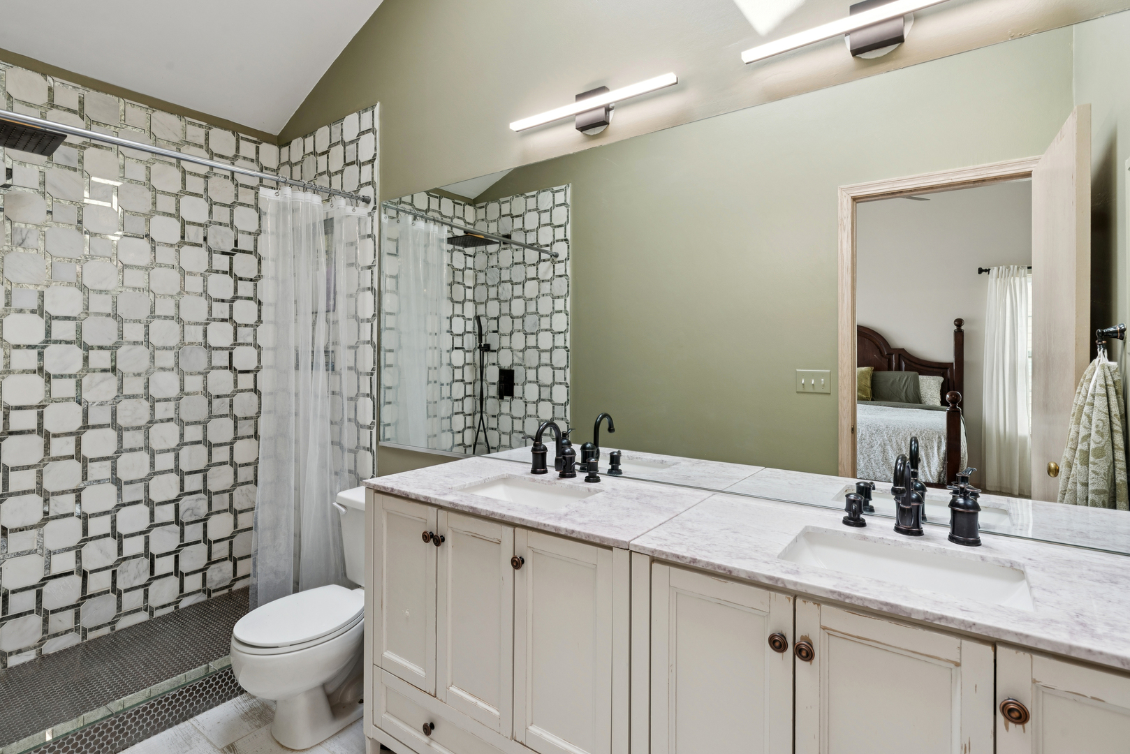 204 Buckingham Drive, Grayslake, IL 60030