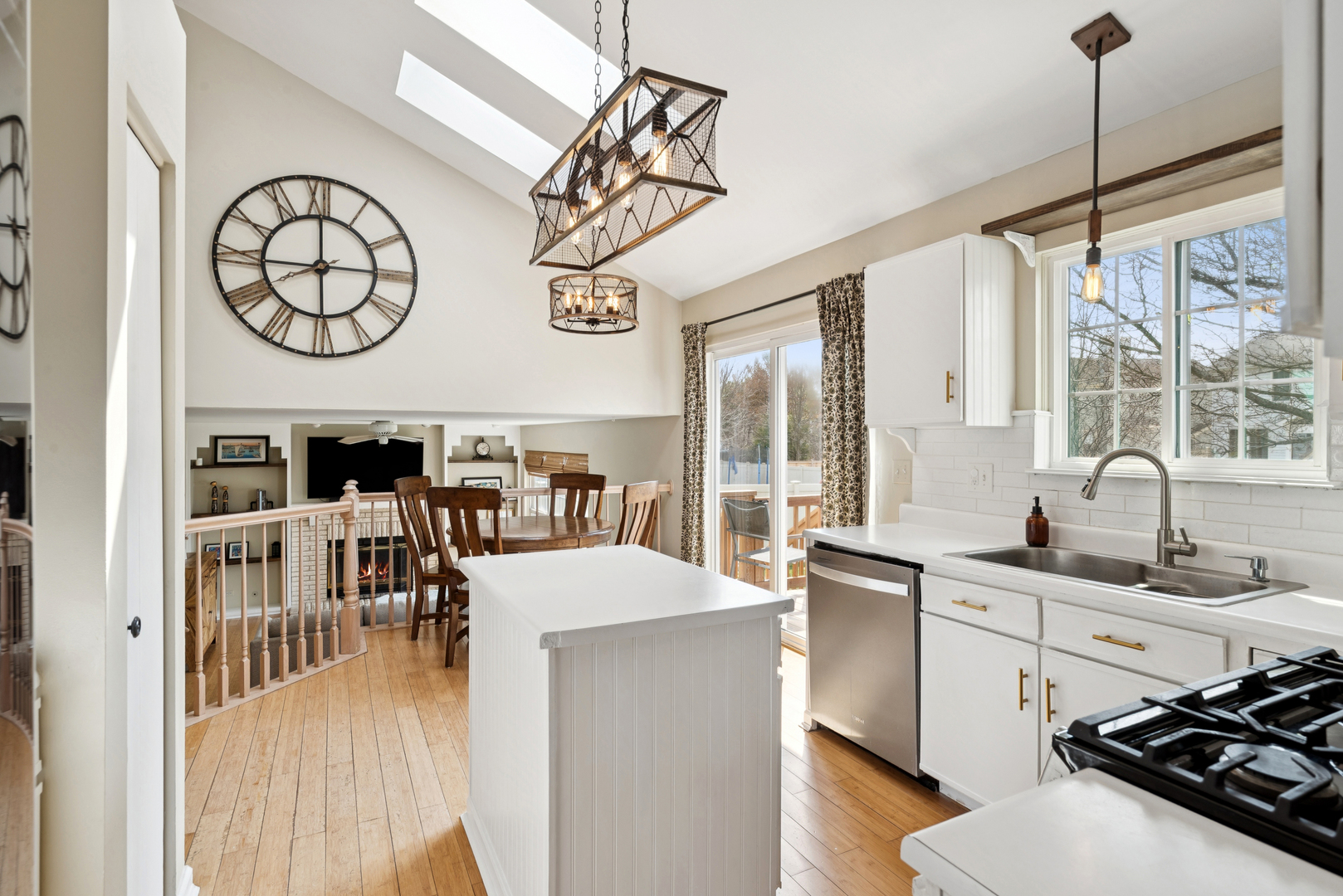 204 Buckingham Drive, Grayslake, IL 60030