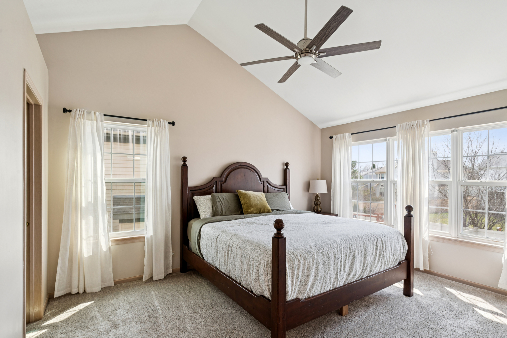 204 Buckingham Drive, Grayslake, IL 60030