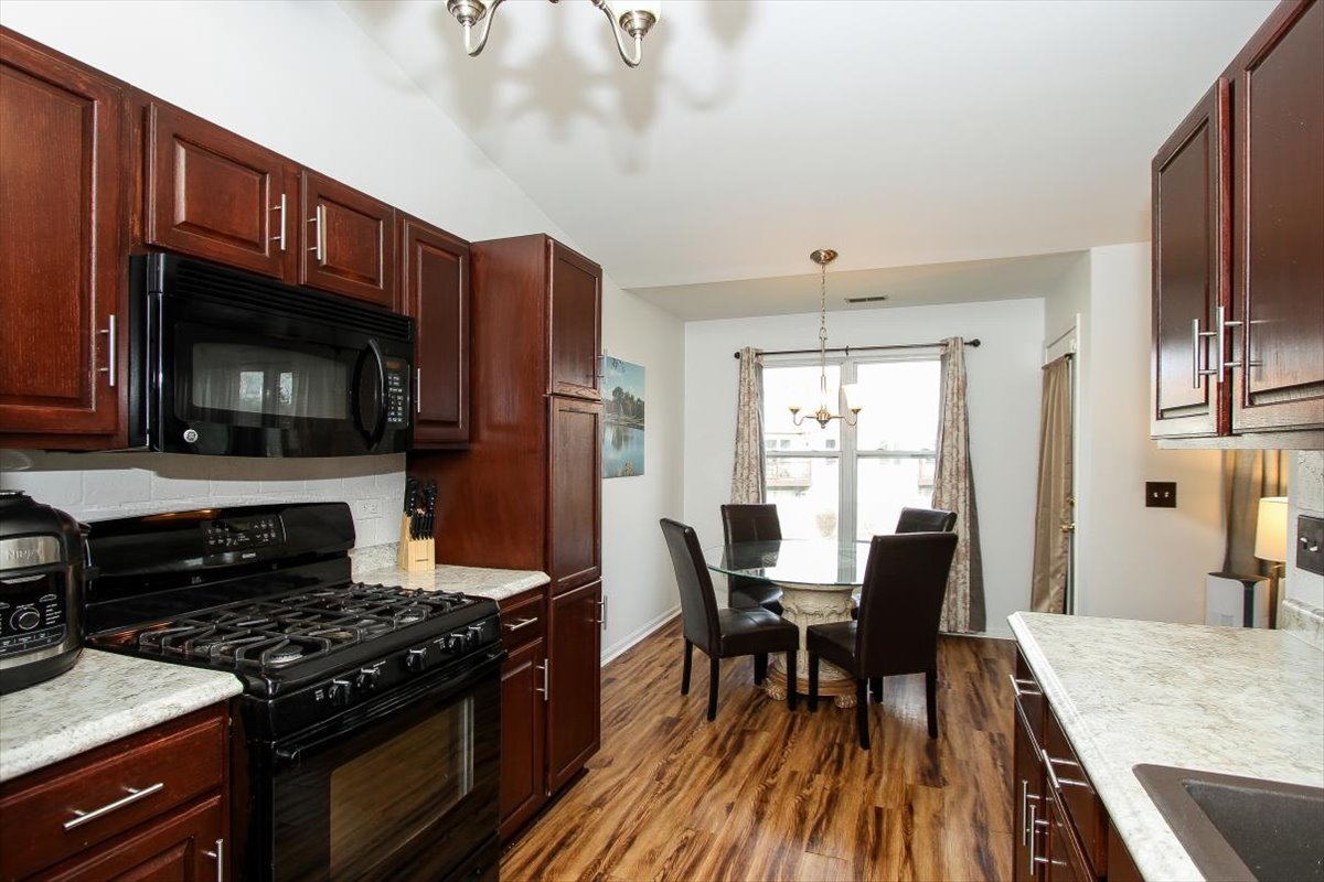 1020 WYNNFIELD Court #D, Elgin, IL 60120