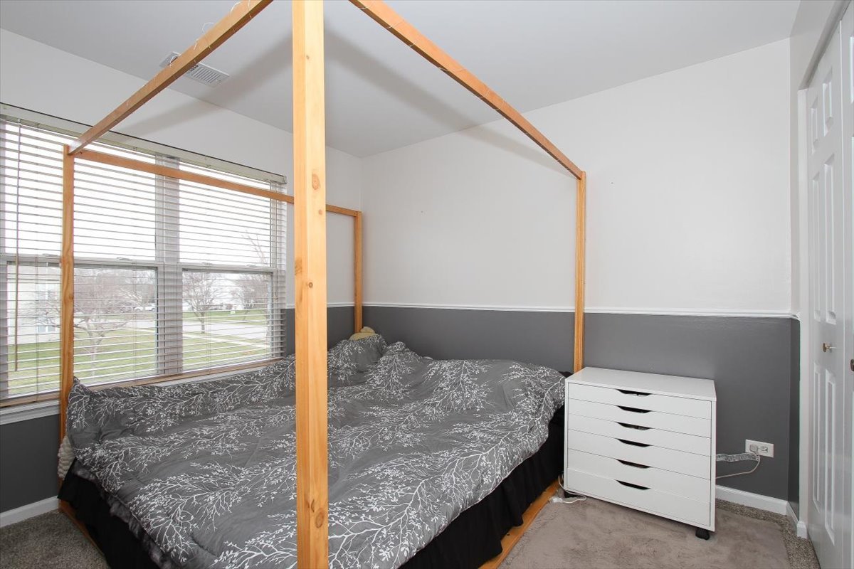 1020 WYNNFIELD Court #D, Elgin, IL 60120