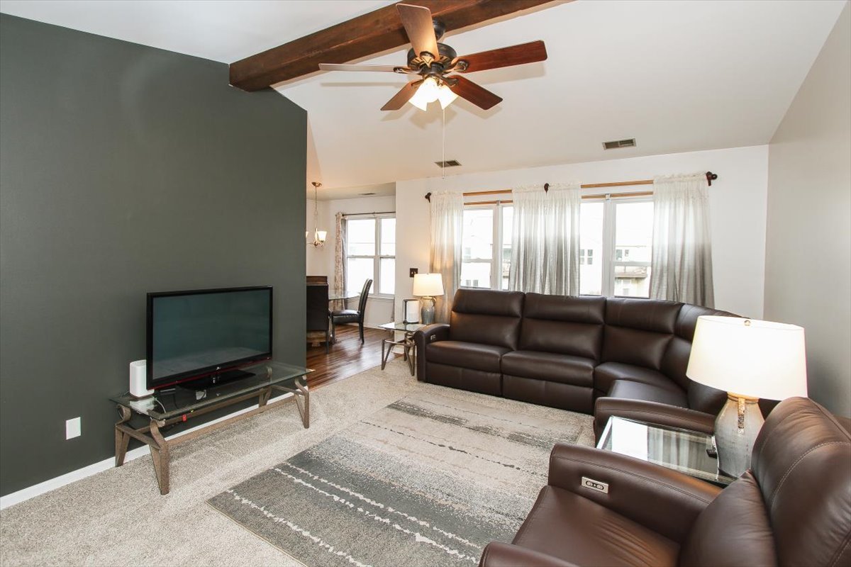 1020 WYNNFIELD Court #D, Elgin, IL 60120