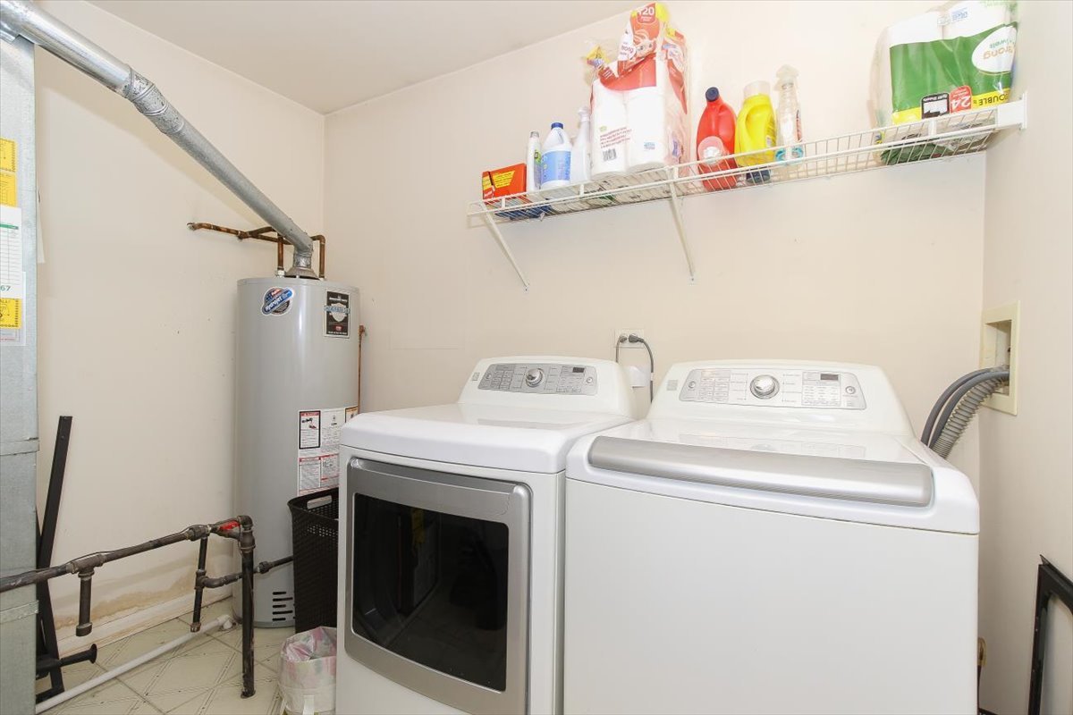 1020 WYNNFIELD Court #D, Elgin, IL 60120